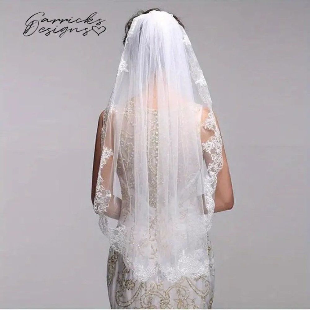 Embroidered Lace and Gems Edge Fingertip Bridal Wedding Veil White With Comb - Picture 1 of 8